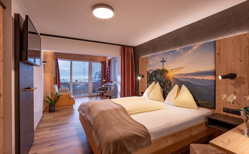 Hotel Sonnleiten *** Cozy hotel room with double bed and mountain view wall art