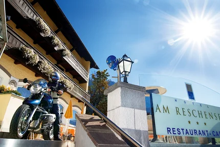 Hotel am Reschensee © The Dilitz Company GmbH Motorcyclist in front of Hotel Am Reschensee on a sunny day