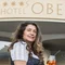 Motorradurlaub © Alexander Seger Zwei Frauen in Trachten mit Getränken vor Hotel Obereggen
