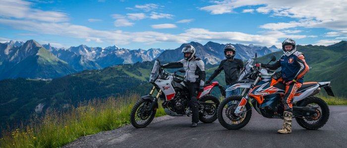 Hotel Sonnleiten *** Three motorcyclists with helmets on mountain road with alpine scenery