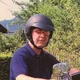 Motorradurlaub © Mathies Wilhelm Robert jun. Mann mit Helm auf blauem Harley-Davidson Motorrad im Garten