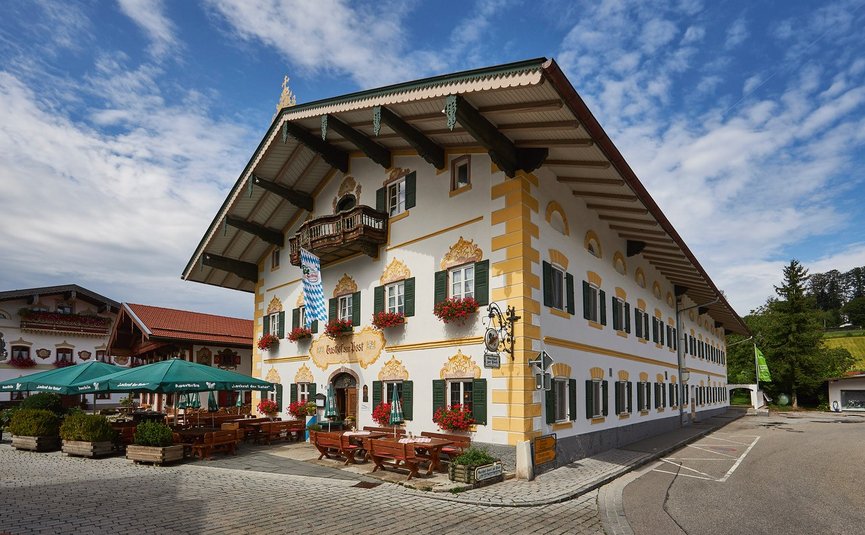 Gasthof Hotel Zur Post Samerberg *** © Team F8 Traditionelles bayerisches Gasthaus mit Außenbestuhlung und Blumendekor